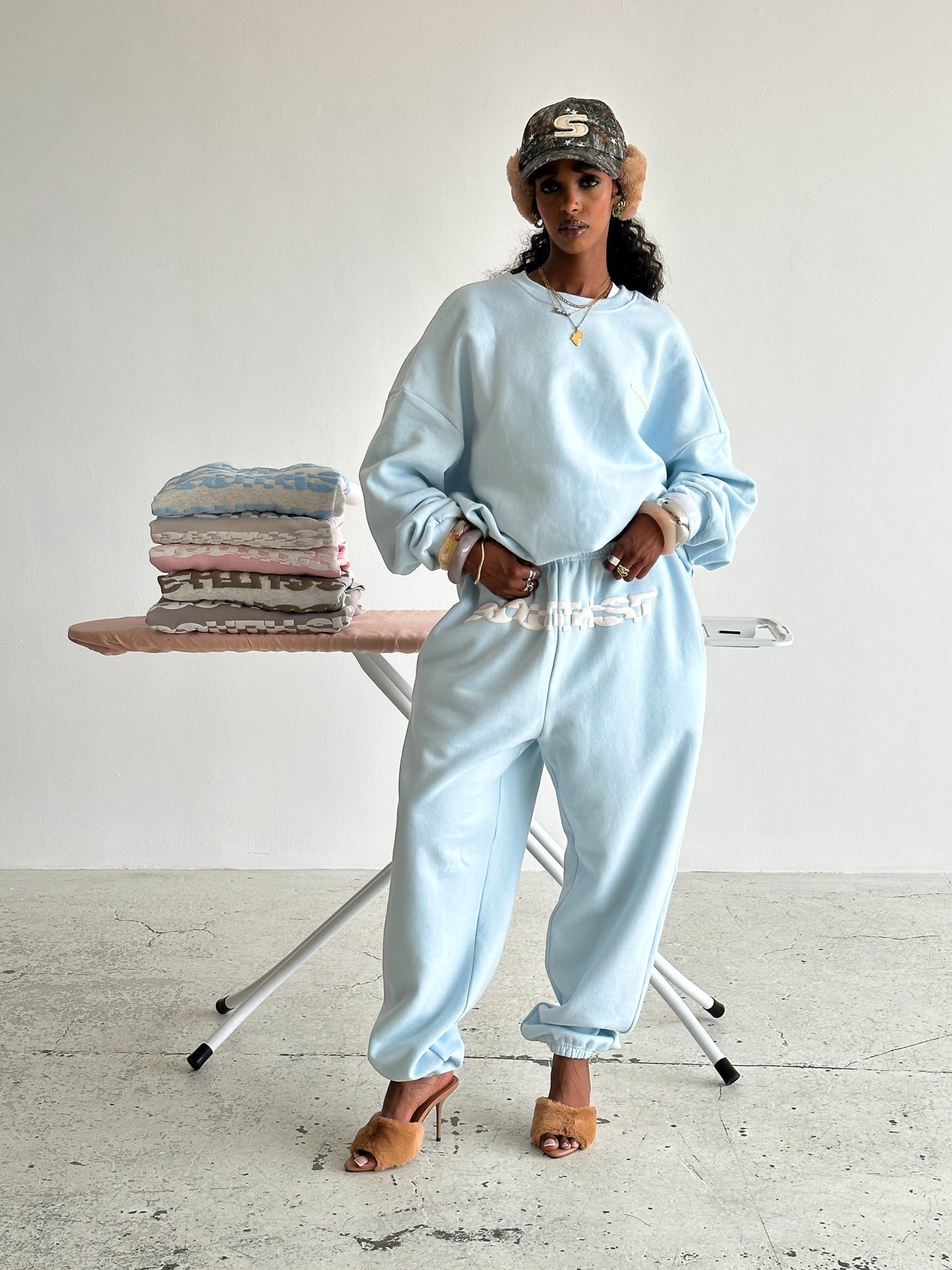 DISTORT SWEATPANTS - Baby Blue