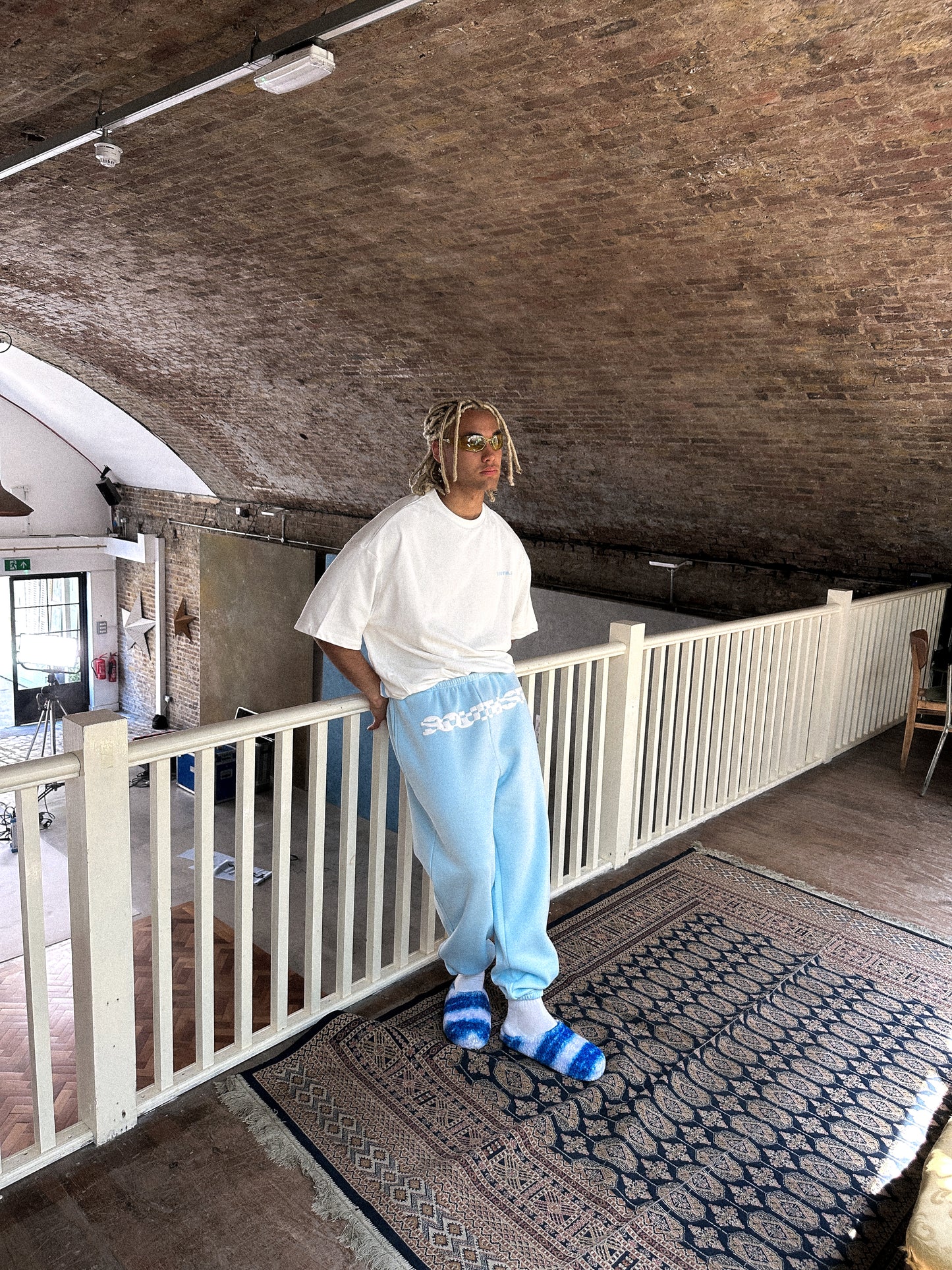 DISTORT SWEATPANTS - Baby Blue