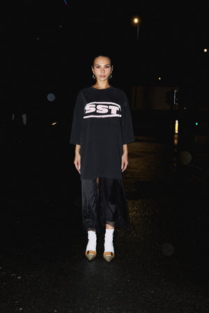 "LICENSED" TEE - Washed black/pale pink