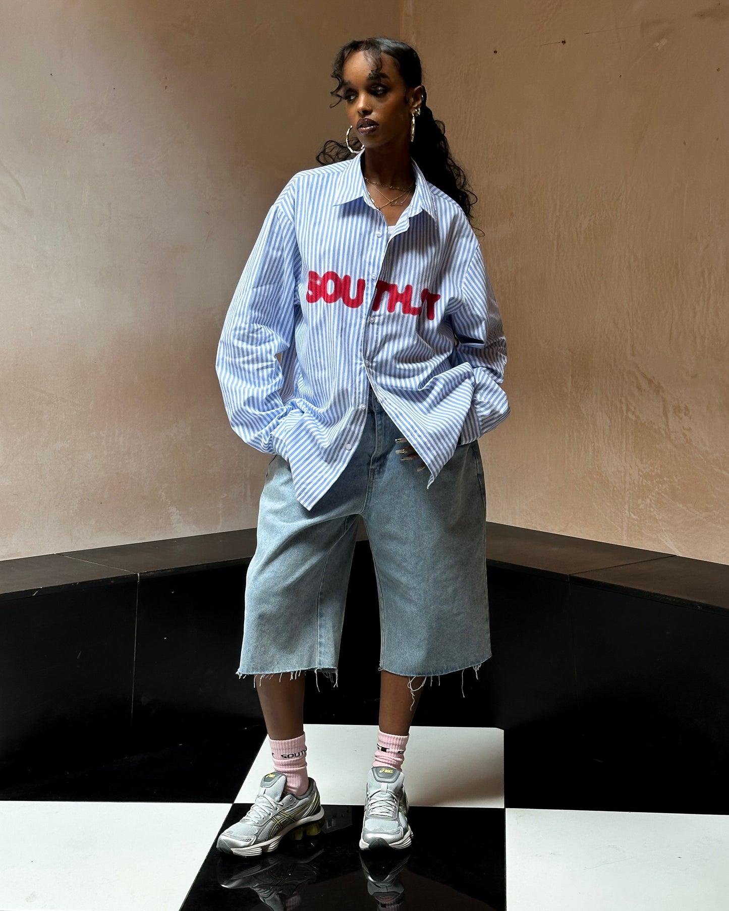 PIN STRIPE LOGO SHIRT