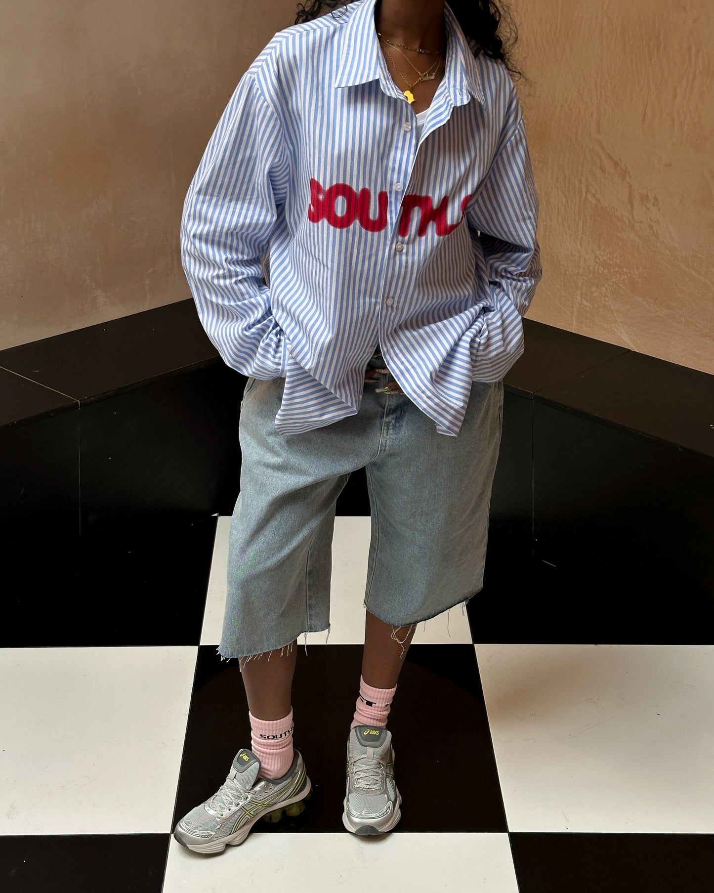 PIN STRIPE LOGO SHIRT