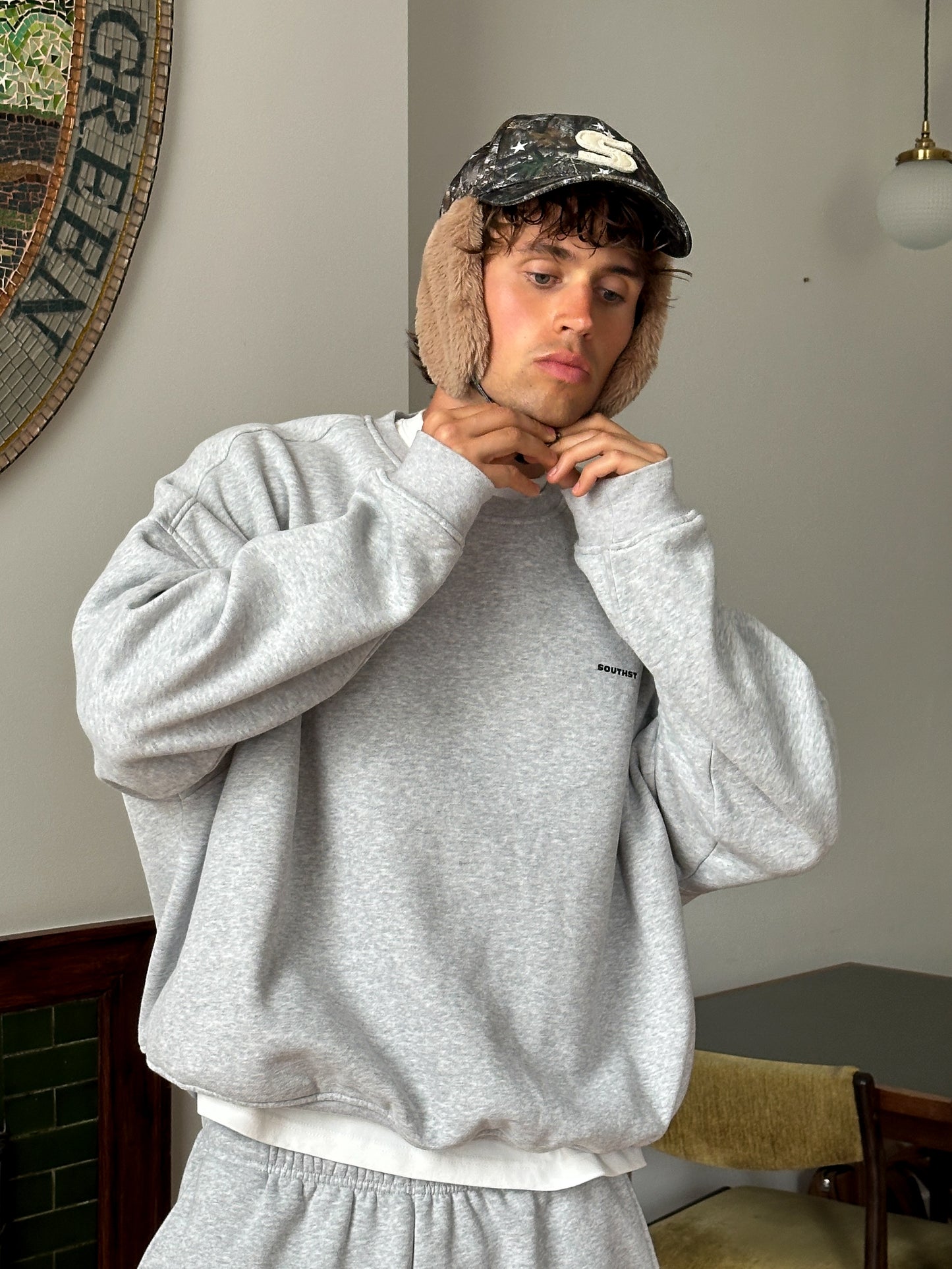 SIGNATURE SWEATSHIRT - Heather Grey