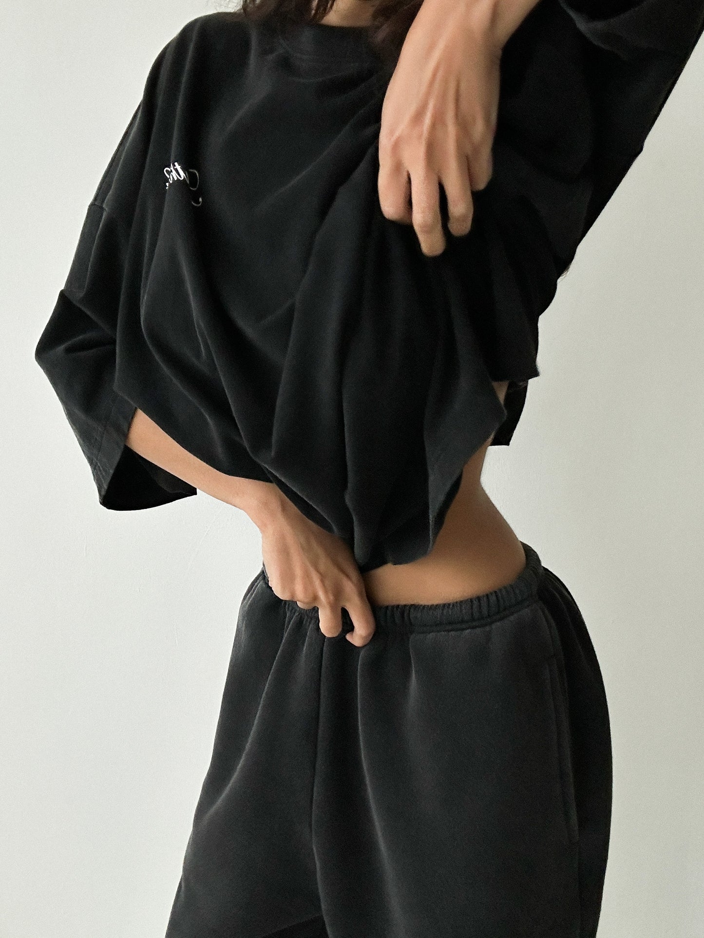 SIGNATURE TEE - Washed Black