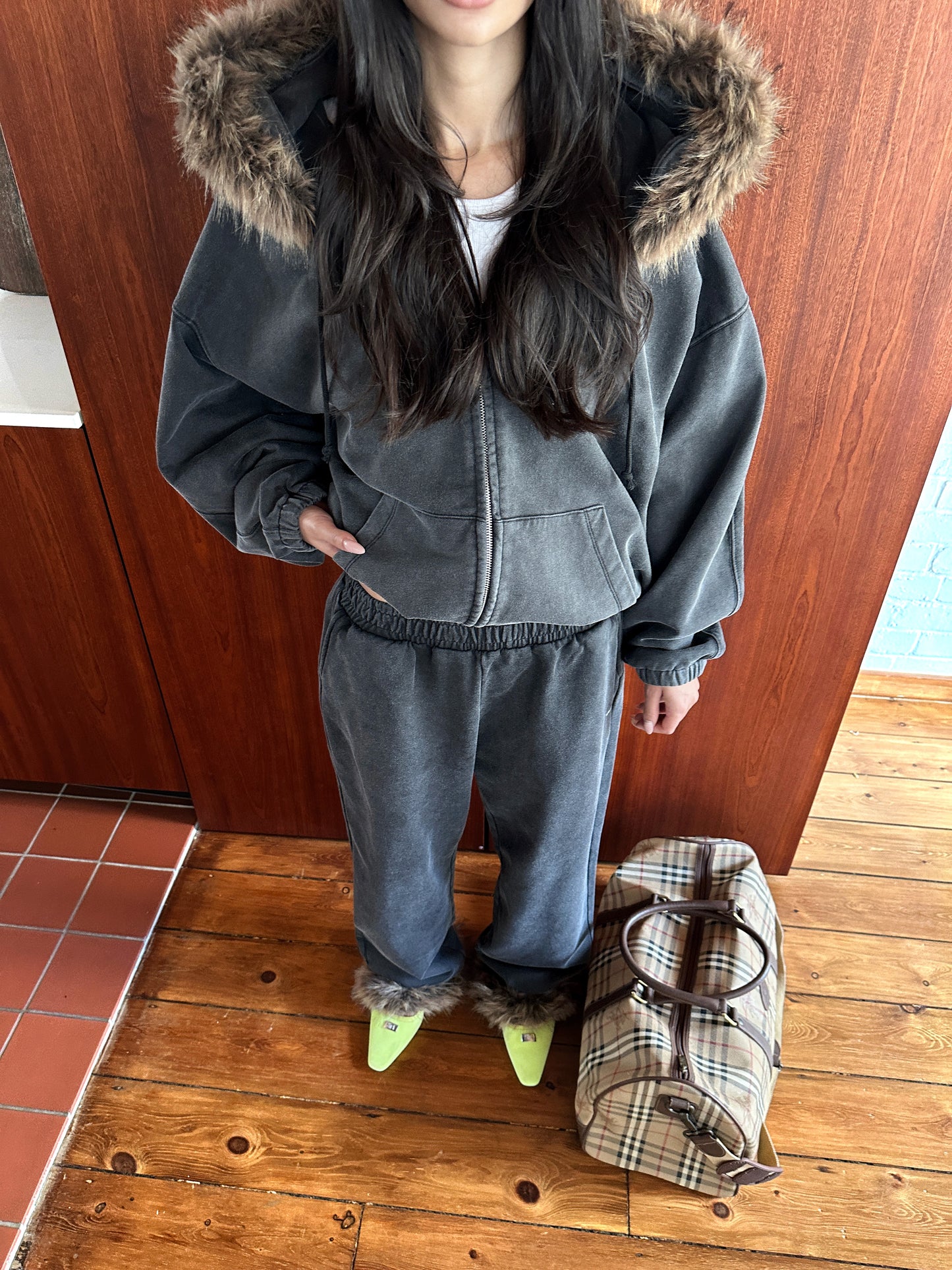 AW FAUX FUR TRIM SWEATPANTS