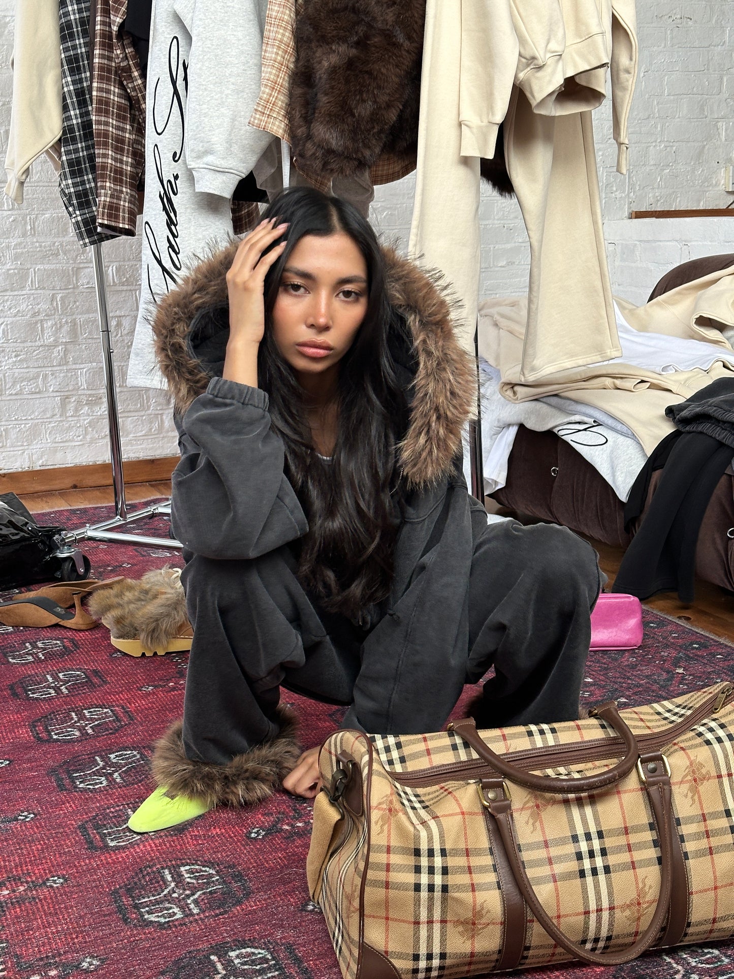 AW FAUX FUR TRIM SWEATPANTS