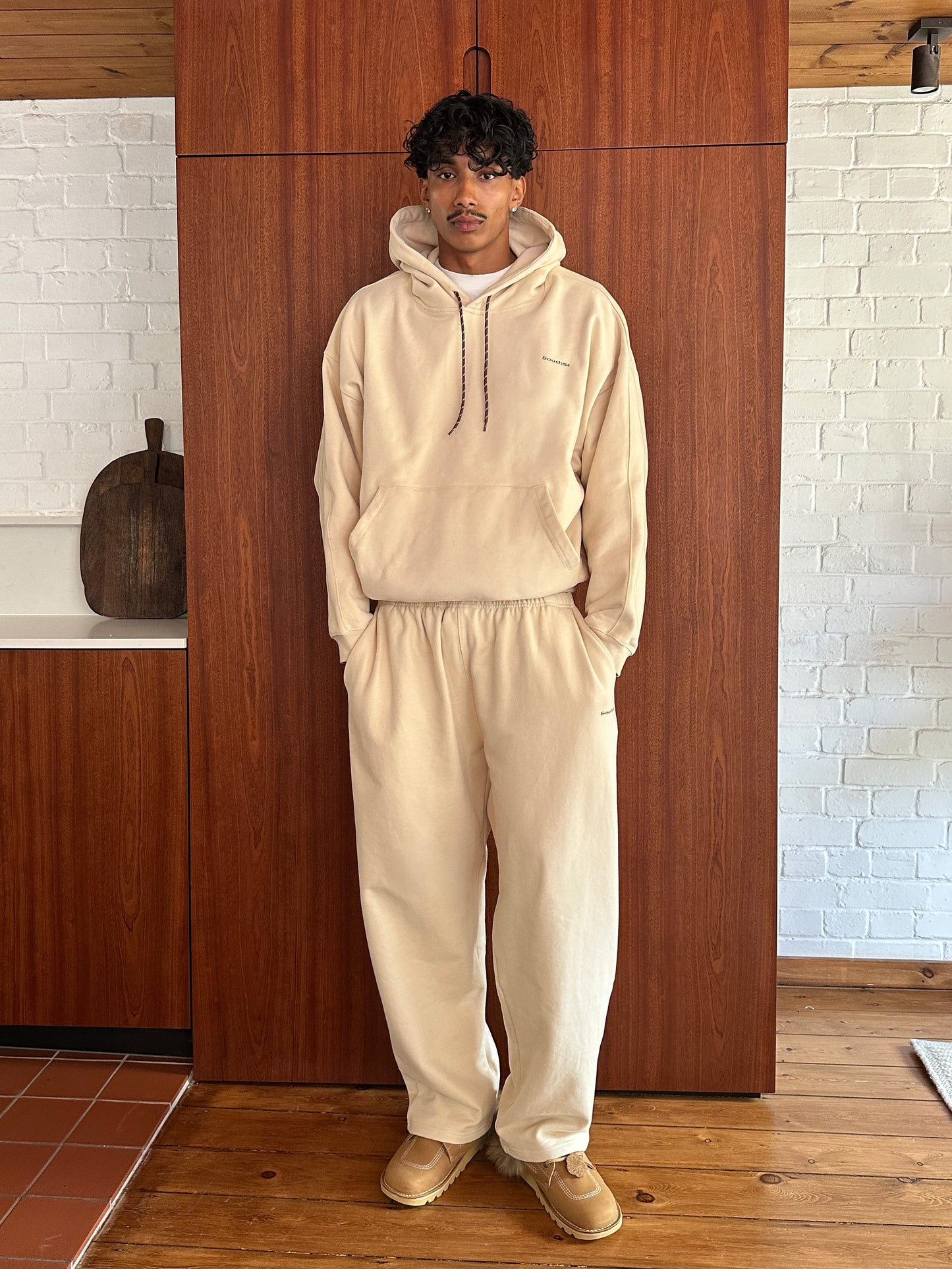 AW HEAVYWEIGHT HOODY