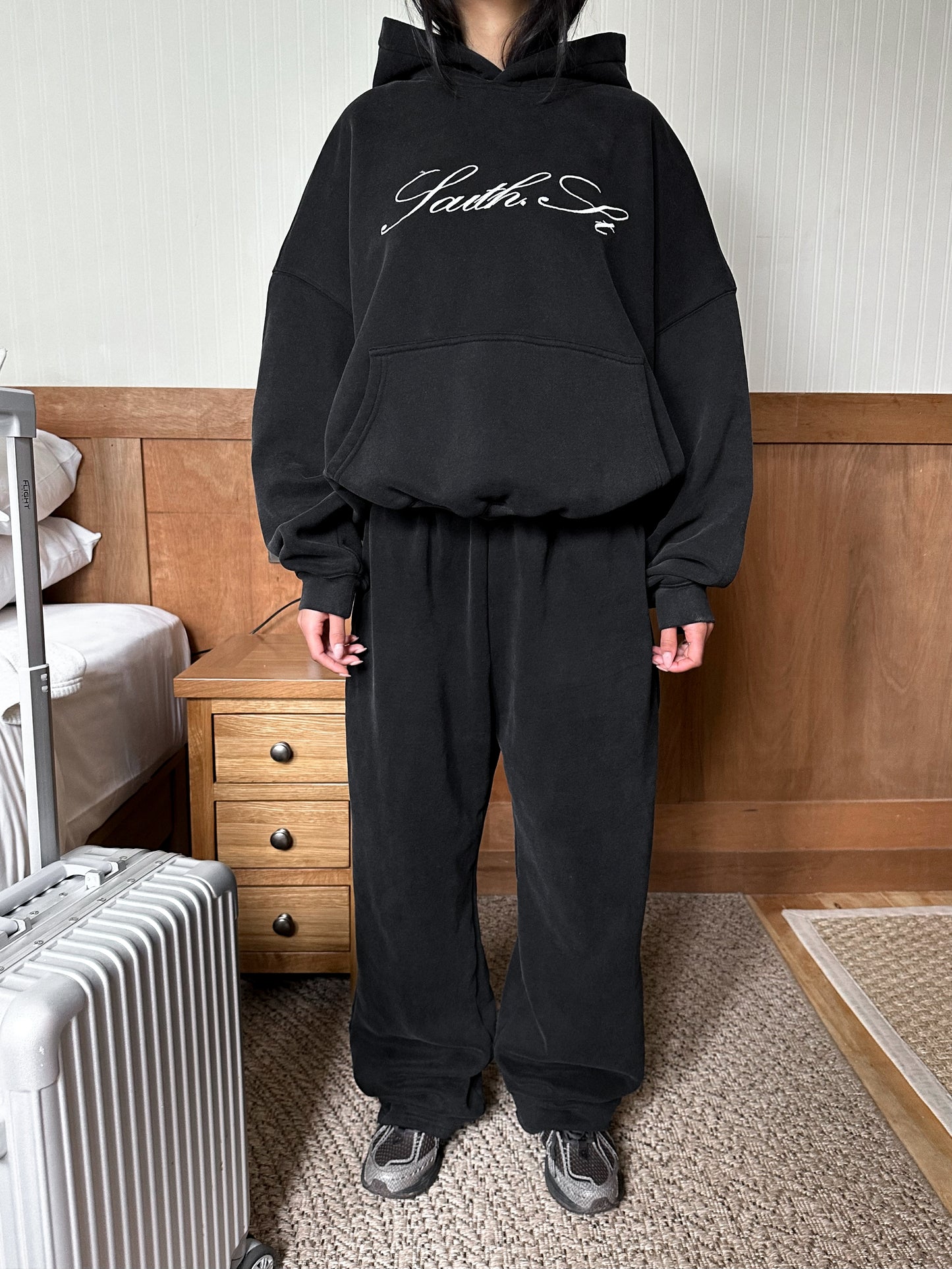 SST SCRIPT SWEATPANTS - Washed Black