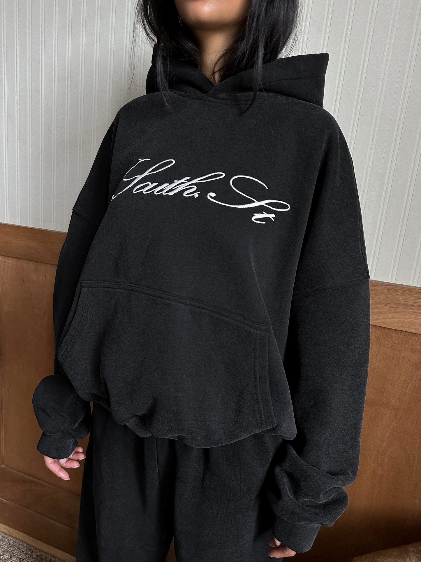 SST SCRIPT HOODY - Washed Black