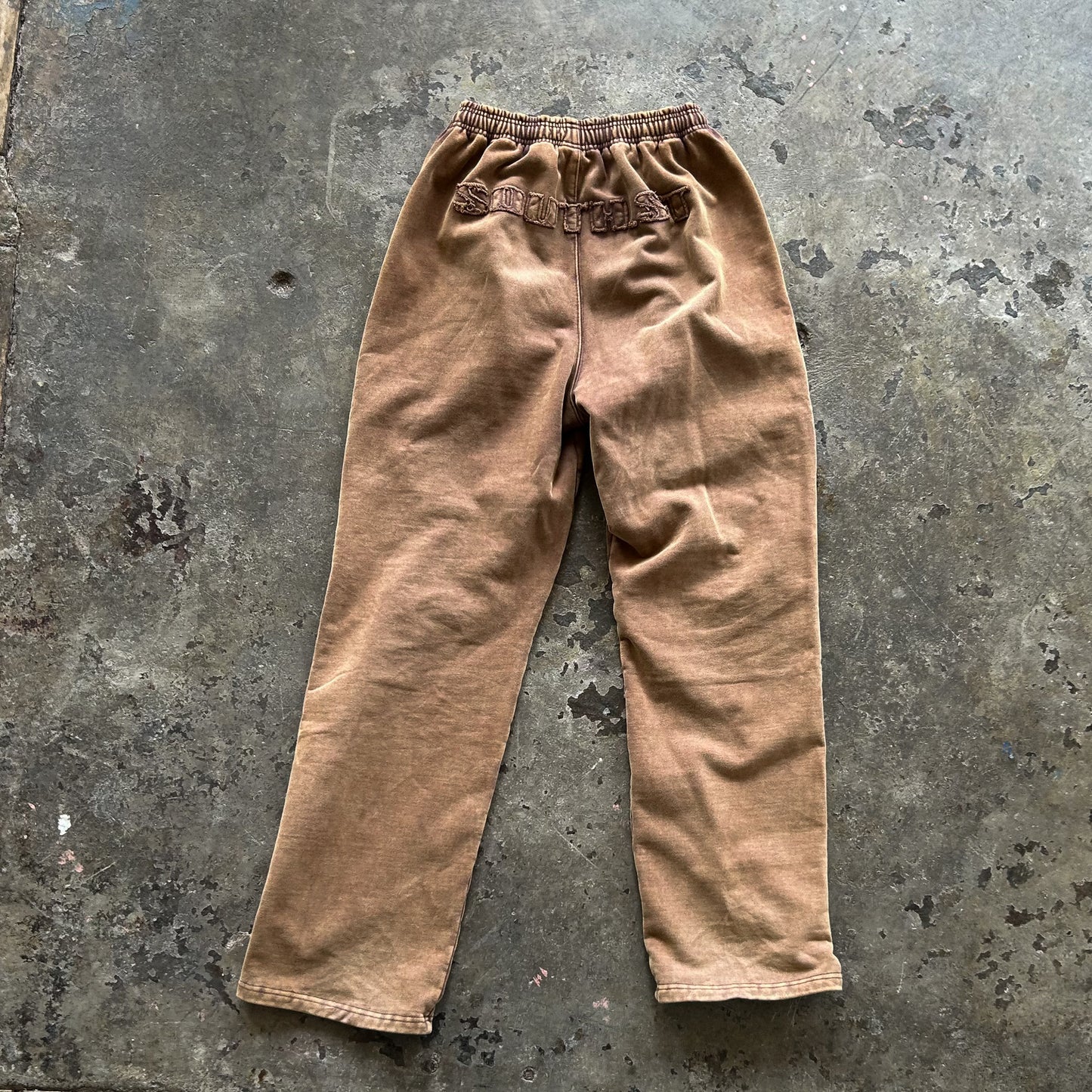 VINTAGE STITCHED LOGO SWEATPANTS - Washed brown