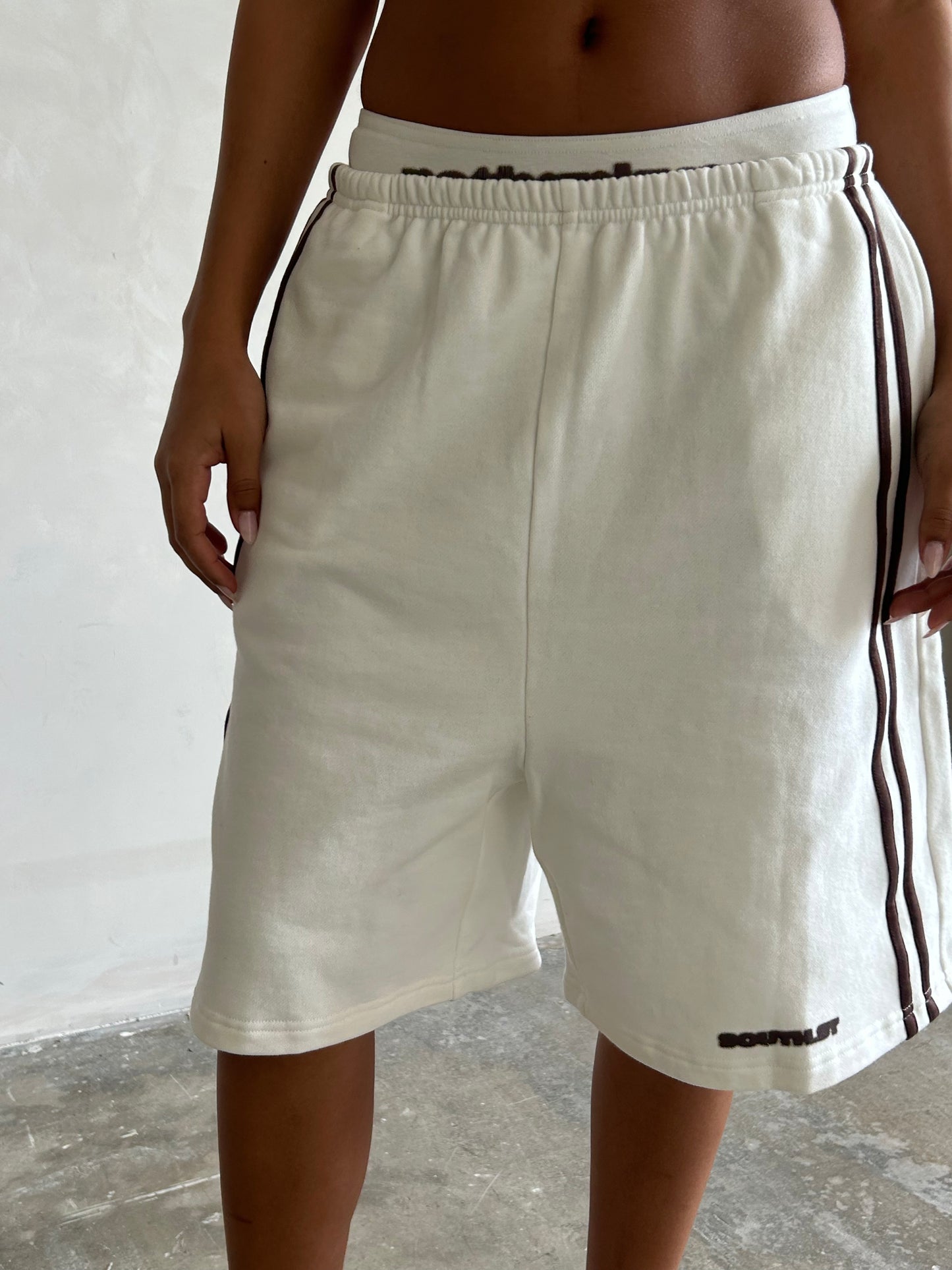 MANNERS SHORTS - White/Brown