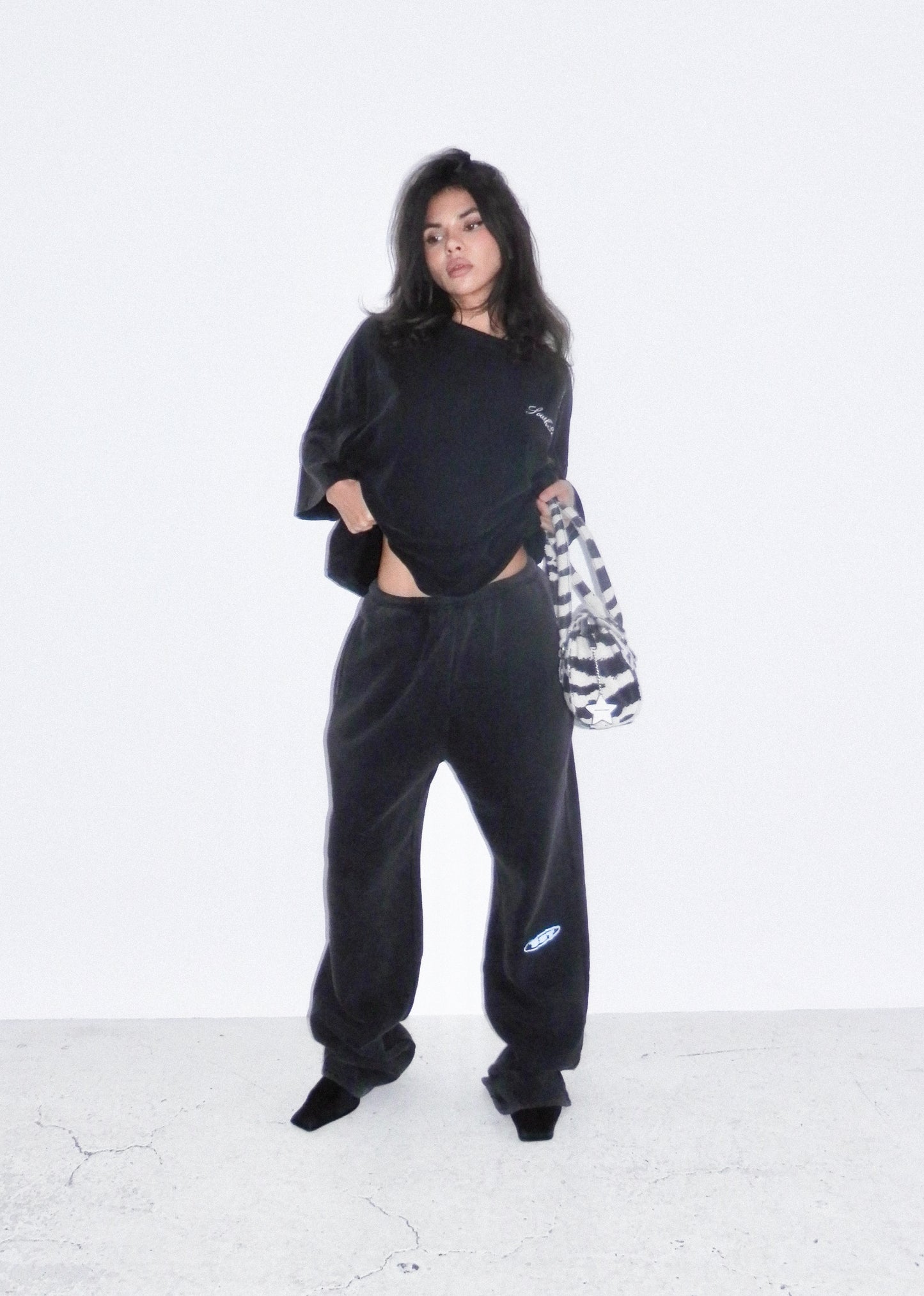 SIGNATURE TEE - Washed Black