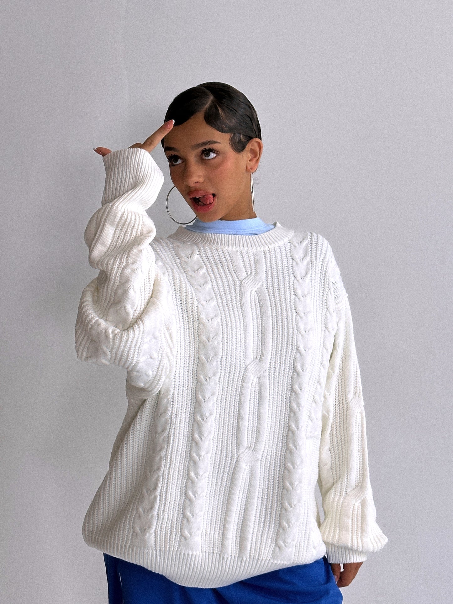 "FIRST CLASS" KNIT SWEATER - White