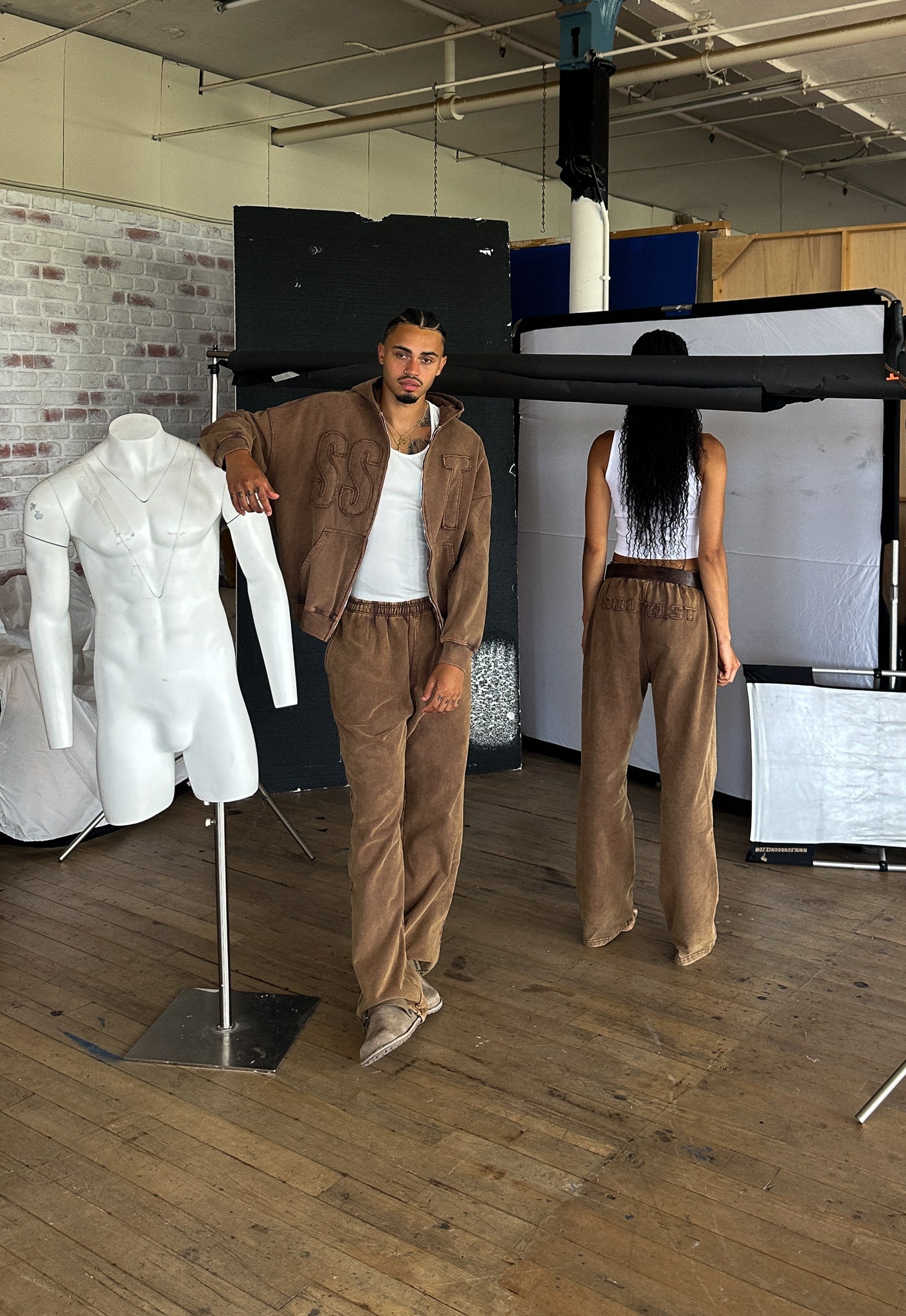 VINTAGE STITCHED LOGO SWEATPANTS - Washed brown