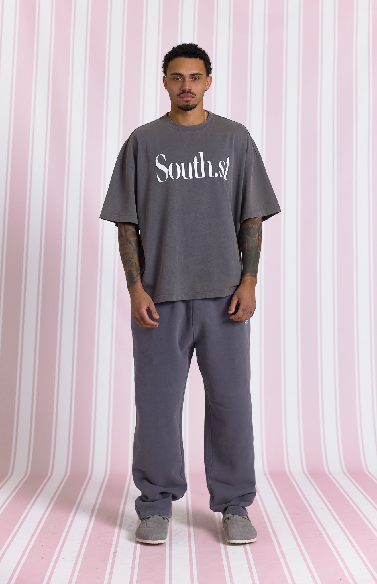 SOUTH TEE - Washed Navy Grey